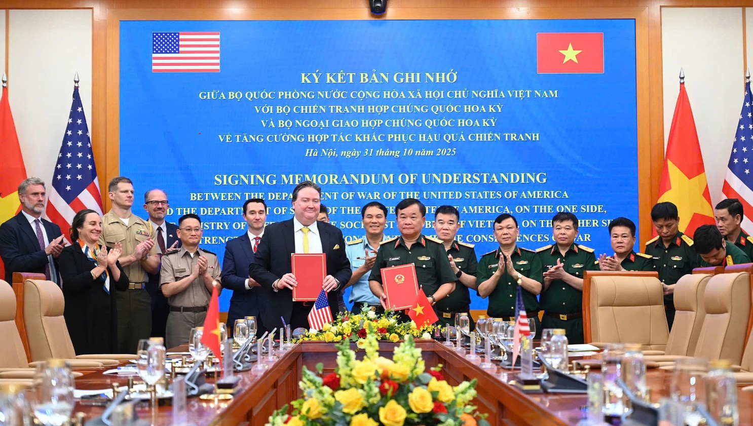 Việt Nam - Mỹ cam kết tiếp tục khắc phục hậu quả chiến tranh